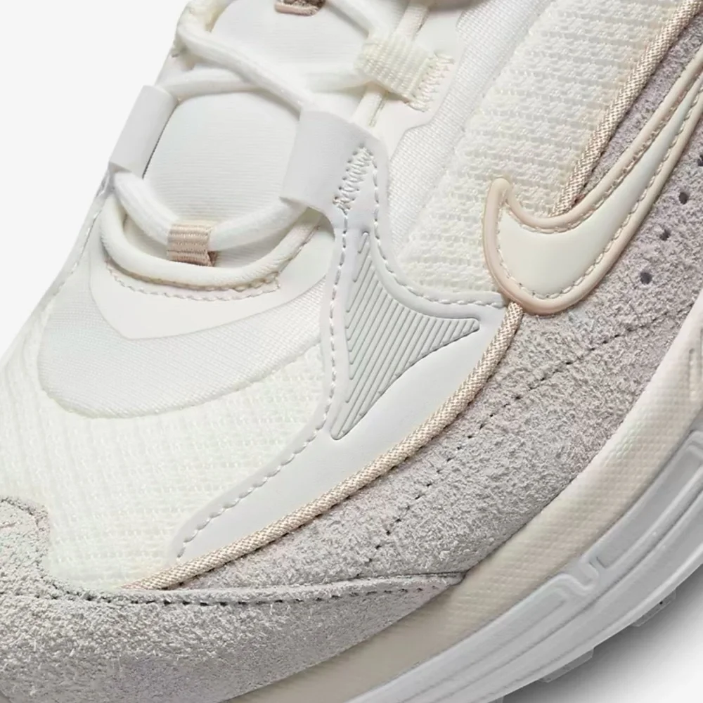 NWT * Nike Air Max Bliss LX Size 6 - Summit White, Phantom Dust, Sandrift, Sail - Picture 11 of 12